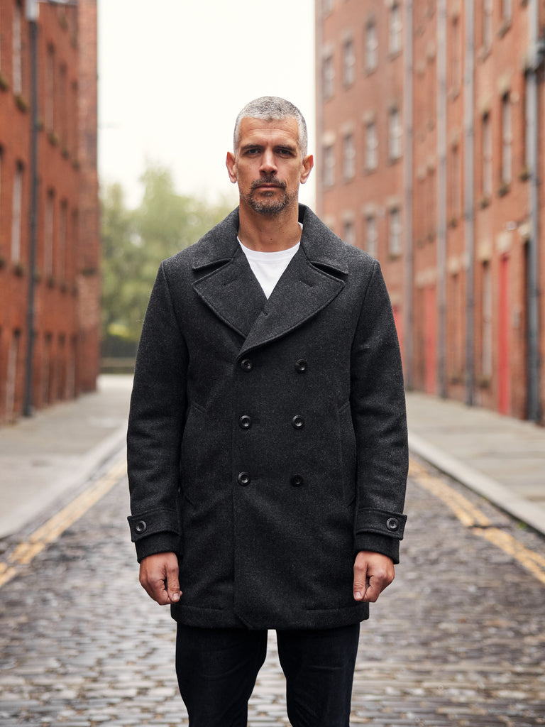 Stuart is 6ft 3, has a 43” chest and wears an Extra Large