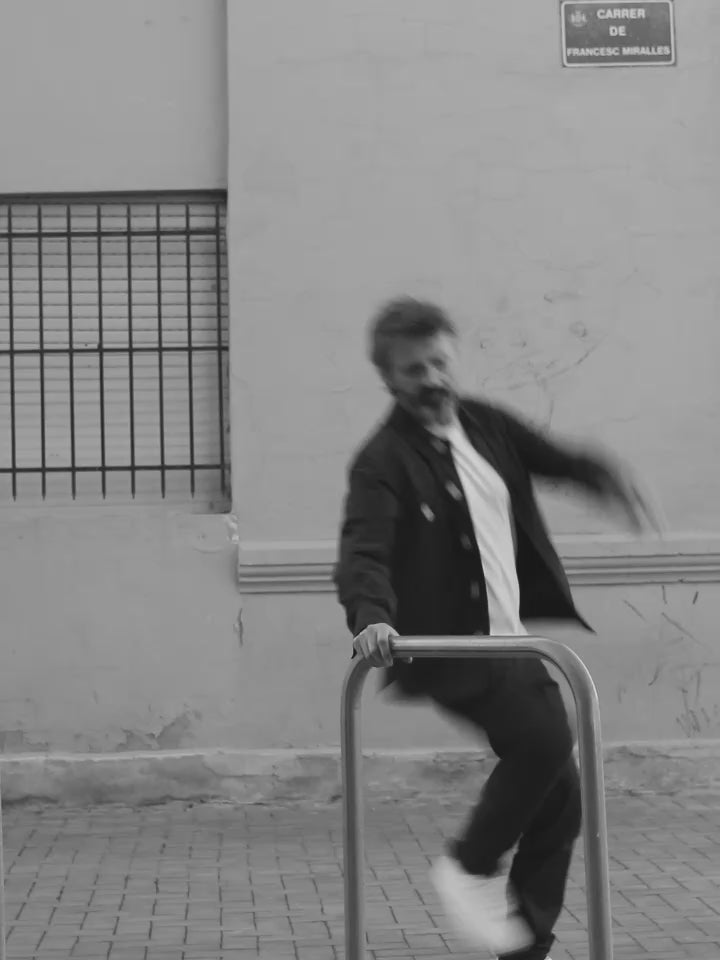 Video of model wearing FRAHM Original Lightweight Workers Jacket 2027